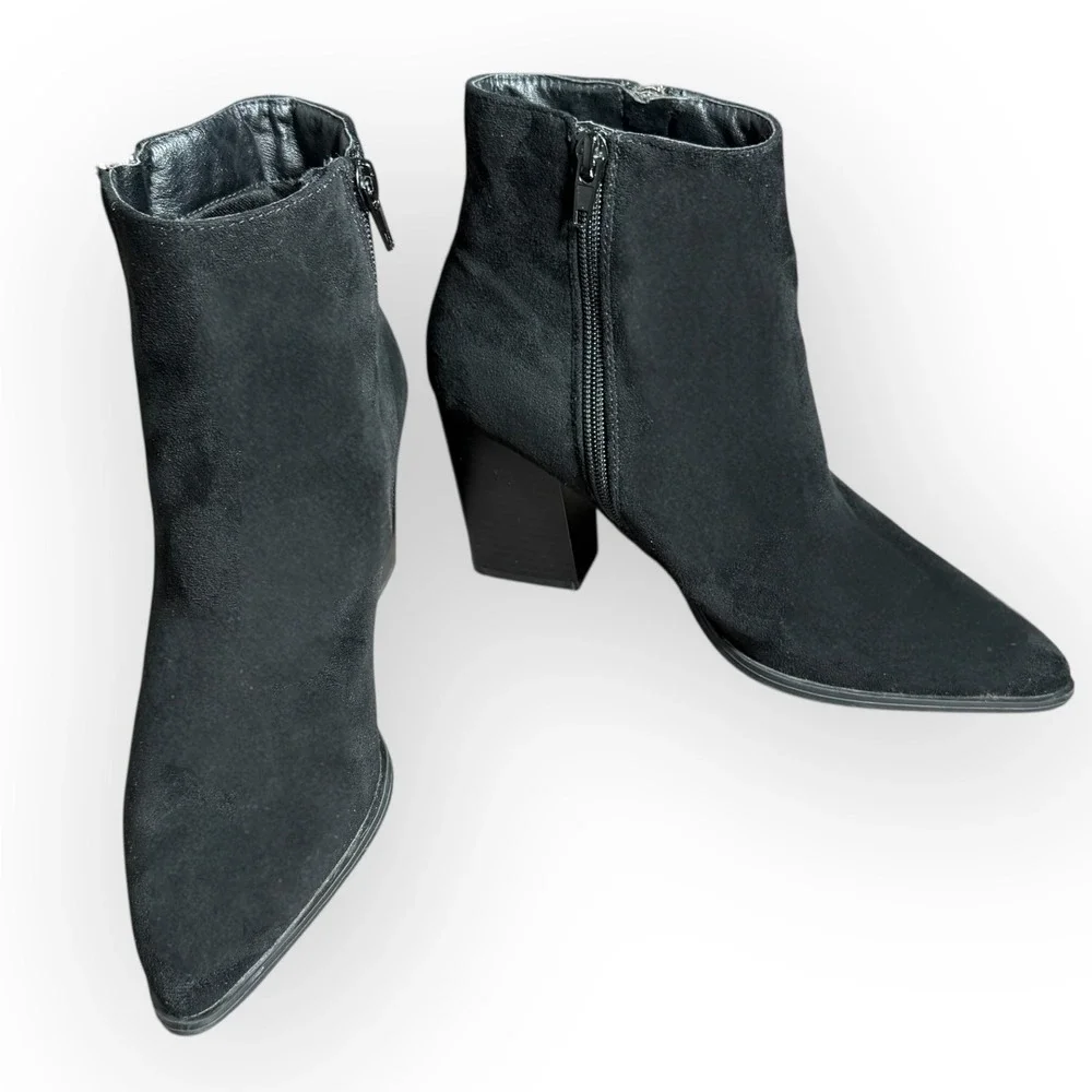 Forever 21 Black Suede Pointed Toe Ankle Booties Block Heel Zipper Detail Size 6